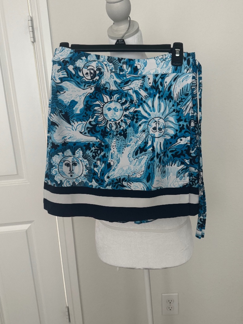 Lilly Pulitzer Kelyn skort size 4 EUC